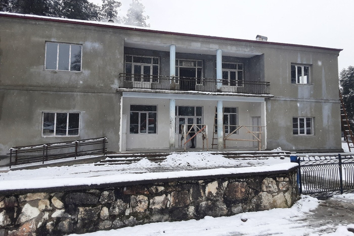 The construction of a multifunctional center in Rukhi continues